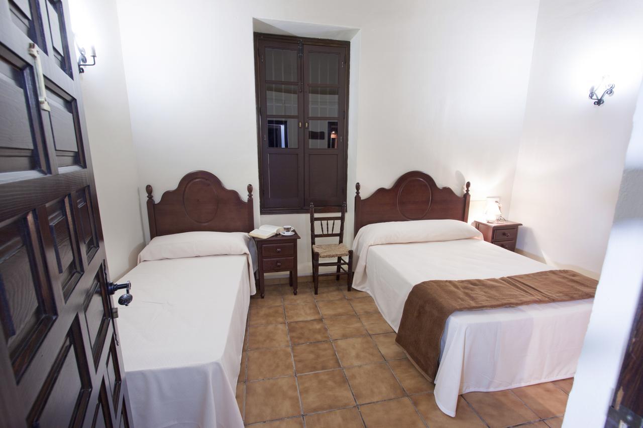Hotel Puerta De La Sierra Puerto Serrano Buitenkant foto