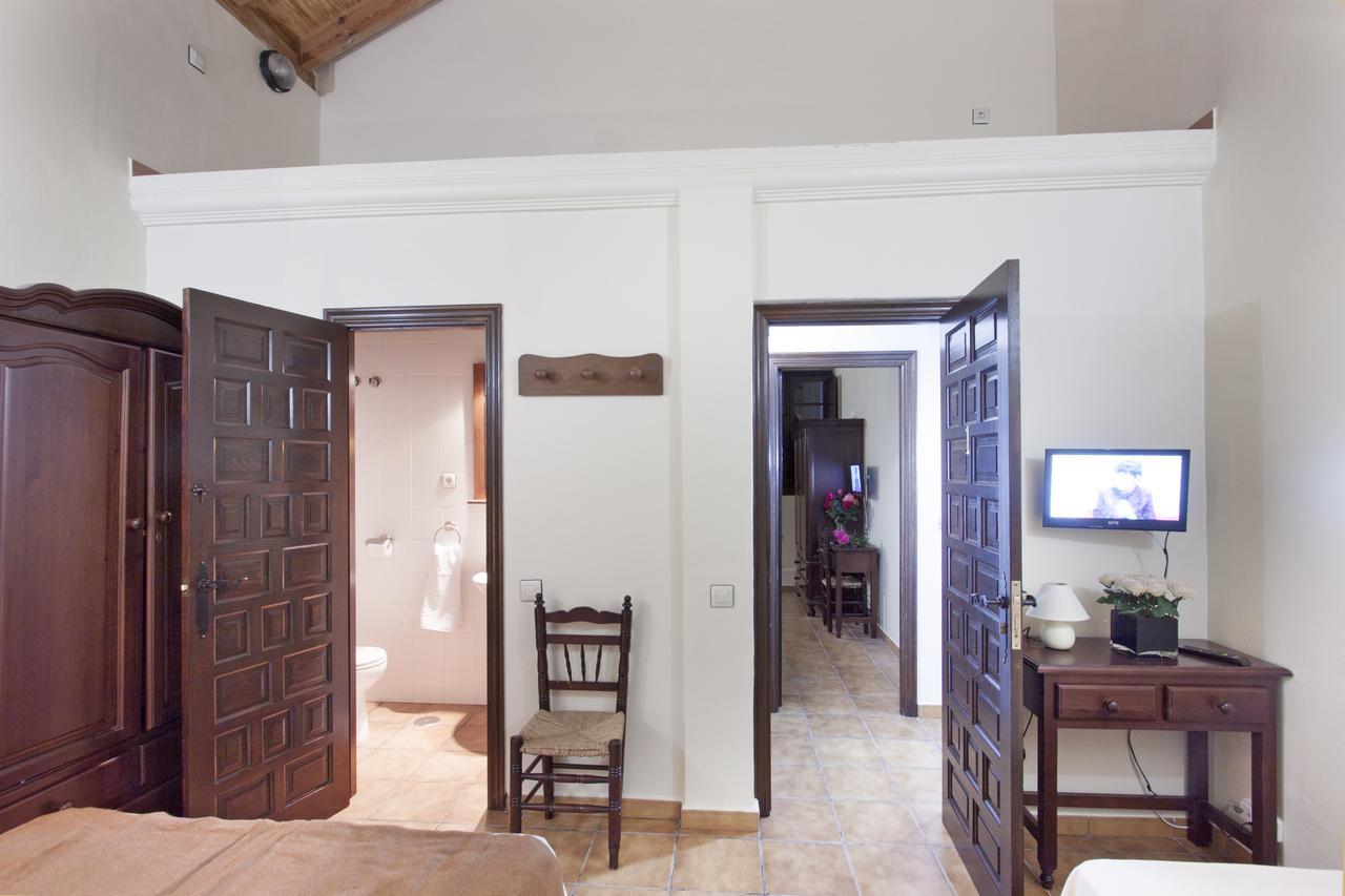 Hotel Puerta De La Sierra Puerto Serrano Buitenkant foto